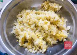 Illustration of how to make pickled cabbage dumplings 3