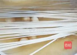 Illustration of how to make shredded pork hot noodles 6