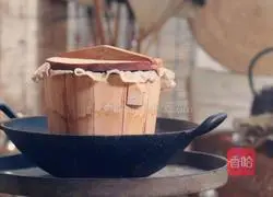 Illustration of how to make strawberry wine 1