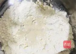 Illustration of how to make crispy bean paste cake 1