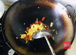 Illustration of how to make fried noodles with eggs and tomatoes 7