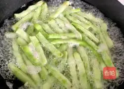 Illustration of how to make braised pork ribs and beans with noodles 3