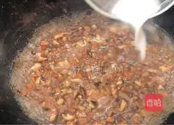 Illustration of how to make minced meat and steamed eggs 11