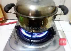 Illustration of how to make horseshoe tremella, papaya sugar water 5