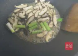 Illustration of how to make scrambled eggs with mushrooms 8