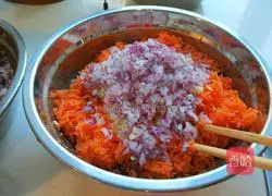 Xinwen Gourmet Lamb, Carrot and Hundred Ingredient Dumplings Recipe Illustration 4