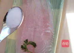 Illustration of how to make pan-fried Longli fish 2