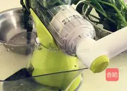 Illustration of how to make spinach cold skin 1