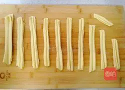Illustration of how to make milk-flavored fried dough sticks at home 3