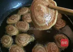 Old Beijing Snacks ~ Illustration of How to Make Cat Ears 12