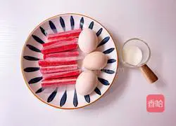 Illustration of how to make scrambled eggs with crab sticks 1