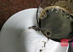 Illustration of making red date and brown sugar cake 3