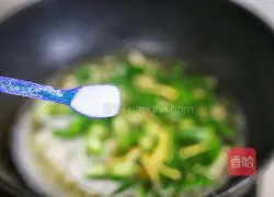 Healthy and nutritious okra, shrimp and mushroom soup recipe 11