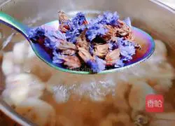 Illustration of how to make banana and pomegranate forget-me-nots 9