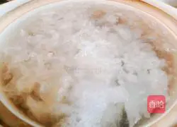 Illustration of how to make New Year's Eve dessert fruit tremella soup 5