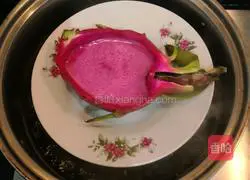 Illustration of how to make dragon fruit steamed eggs 6