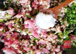 Illustration of how to make mushroom wontons 7