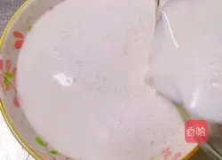 Illustration of how to make peanut soy milk 7