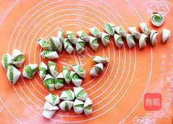 Illustration of how to make loofah and meat dumplings 13