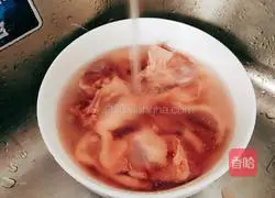 Illustration of how to make fungus, pickled cabbage, vermicelli and old duck soup 4