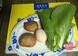 Illustration of how to make vegetable and egg noodle soup 1