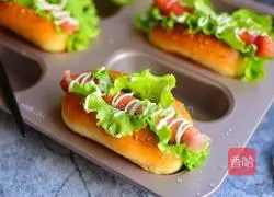 Illustration of how to make hot dog buns 10