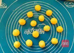 Illustration of how to make mushroom biscuits 7