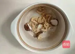 Illustration of three fresh large bone tofu soup 2