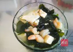 Illustration of how to make wakame, shrimp, egg and tofu soup 7