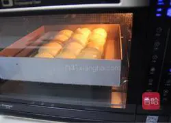 Illustration of how to make classic milk-flavored buns 12