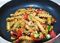 Illustration of how to make black soy spiral pasta (made in Western food) 15