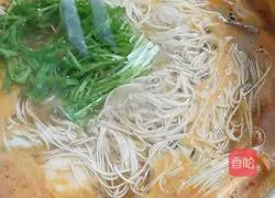 Illustration of how to make hot shrimp noodle soup 11