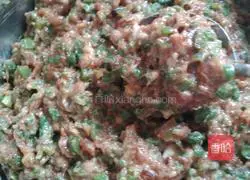 Illustration of making silkless kidney bean and pork dumplings 11