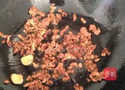 Illustration of how to stir-fry sauerkraut 2