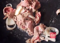 Beef, Shrimp and Asparagus Pasta Recipe Illustration 13