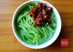 Illustrations of how to make colorful vegetable noodles 19