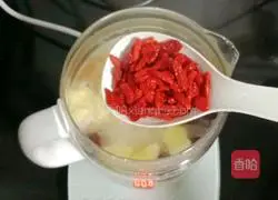 Illustration of how to make apple and white fungus syrup 13