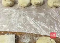 Illustration of how to make rock sugar hawthorn steamed buns 12