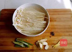 Illustration of cooking crucian carp with enoki mushrooms 5