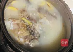 Illustration of how to make crucian carp tofu soup 4