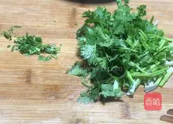 Cow Illustration of how to make rice noodles in pork rib soup 9