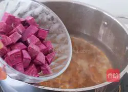 Illustration of how to make peach gum, soap horn, rice snow swallow and purple sweet potato soup 7