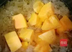 Illustration of how to make papaya and white fungus soup 9