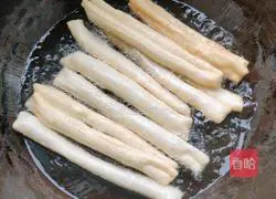 Illustration of how to make fried dough sticks 7