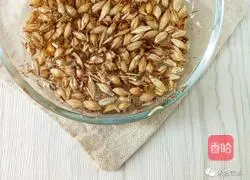 Pregnancy soup recipe, malt, candied dates and pig's trotters soup, sweet and digestible recipe 2