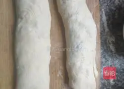 Illustration of how to make scallion rolls 4