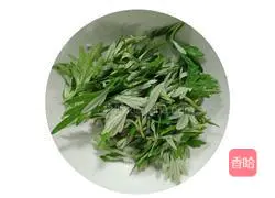 Illustration of how to make moxa leaf and egg soup to prevent colds 2