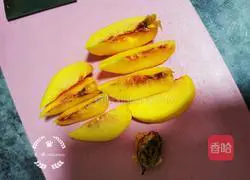 Illustration of how to make canned yellow peaches 5