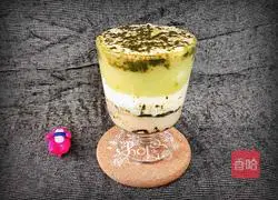Illustration of how to make matcha yogurt fruit cup 14