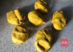 Illustration of how to make pumpkin steamed buns (one-time fermentation) 9